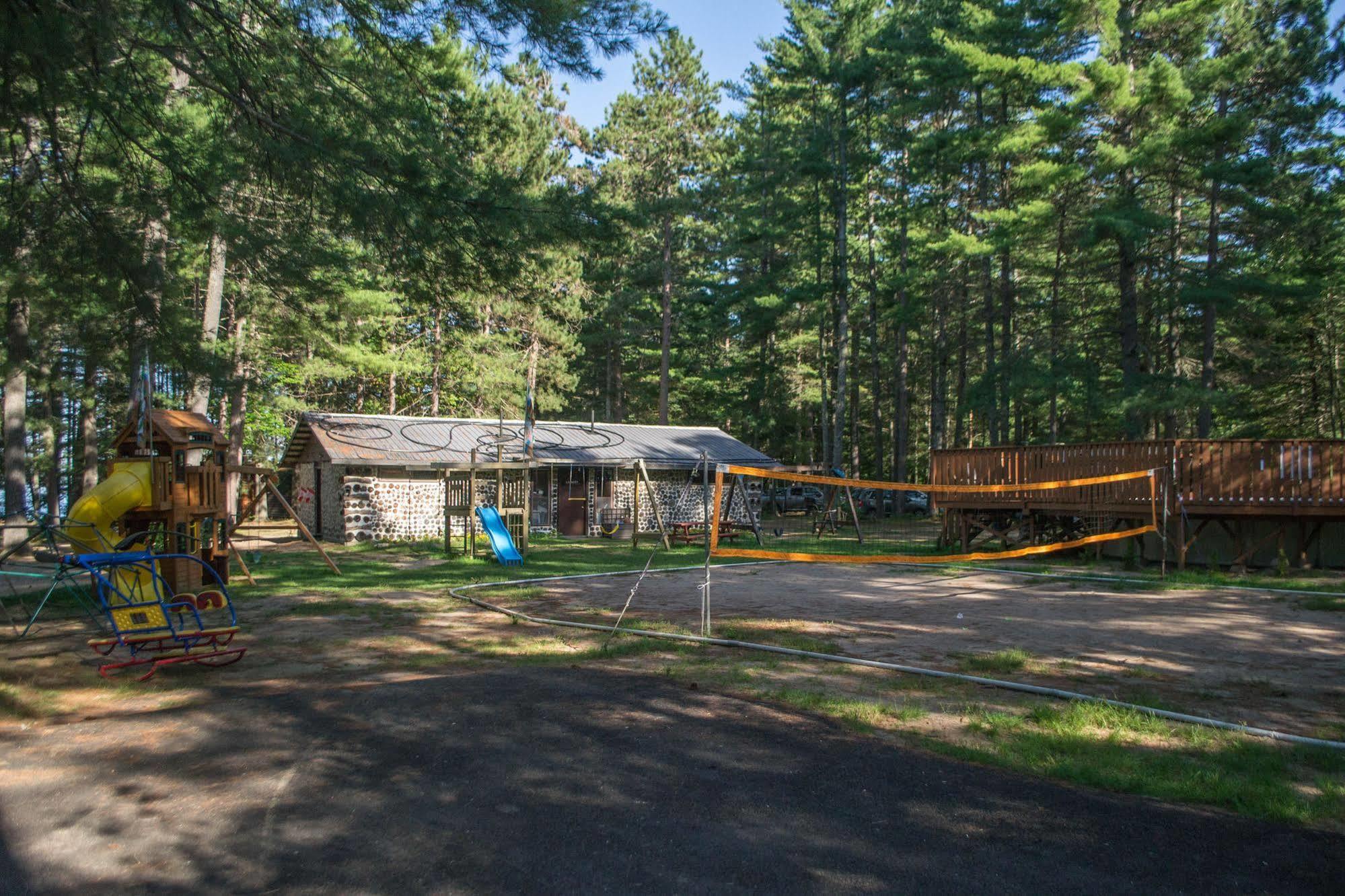 Pine Valley Resort Stonecliffe Екстериор снимка